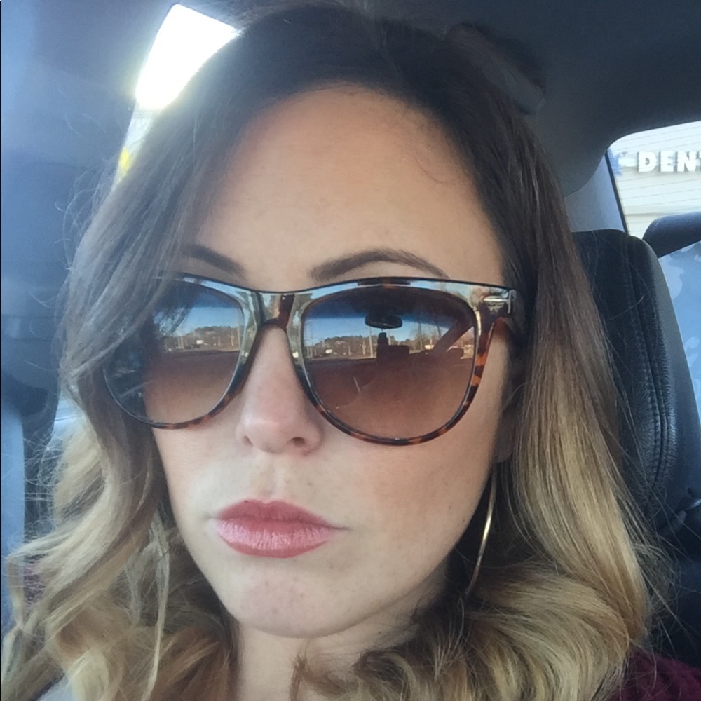 Meet your Posher, Caitlin